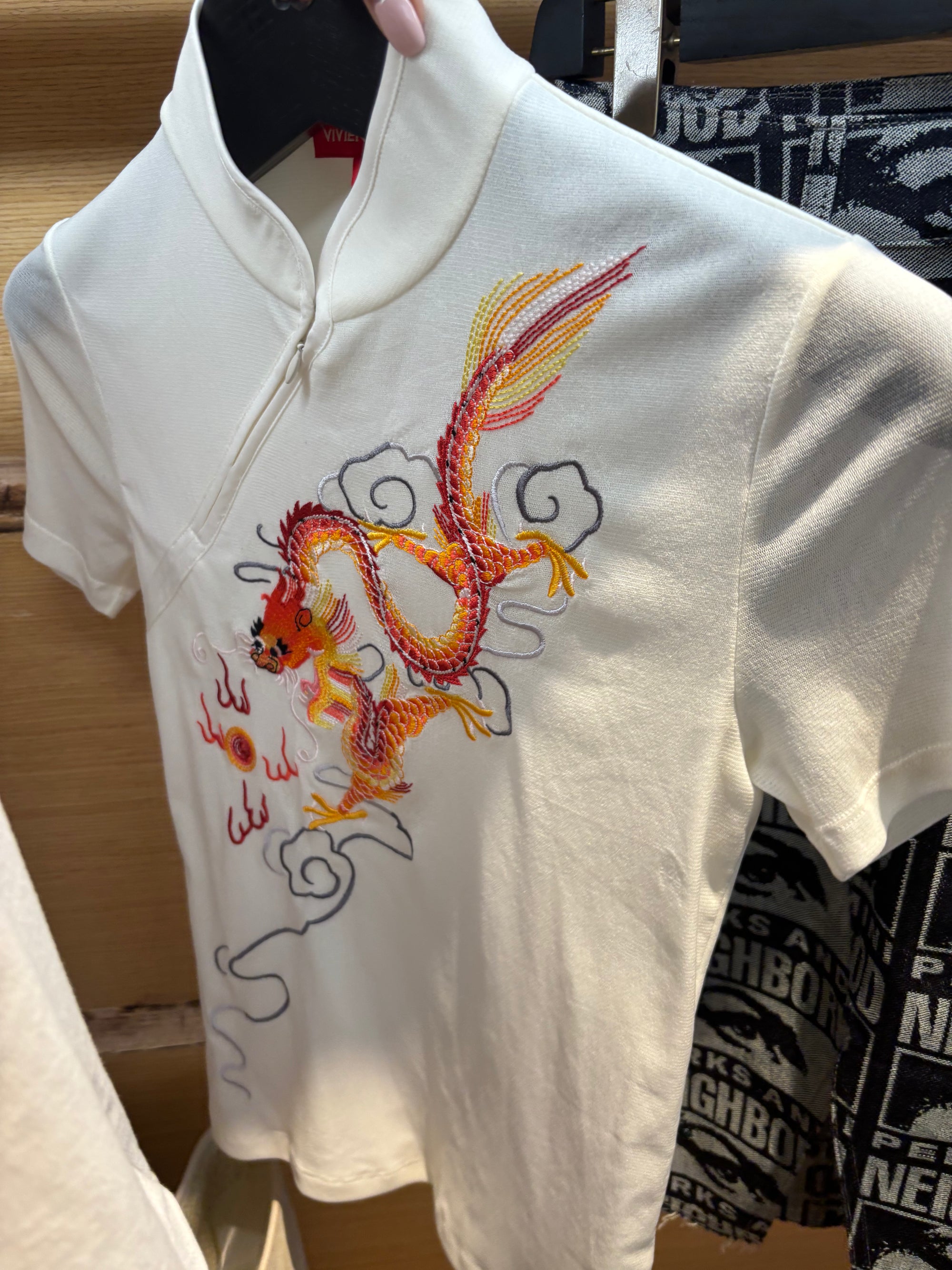 VIVIENNE TAM EMBOIDRED DARGON WHITE CHONGSAM  TOP