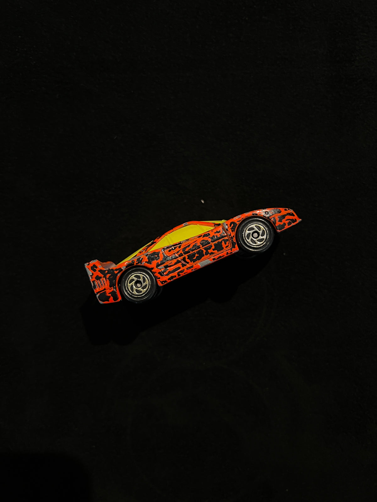 Hot Wheels Matchbox Ferrari F40 Graffic Traffic