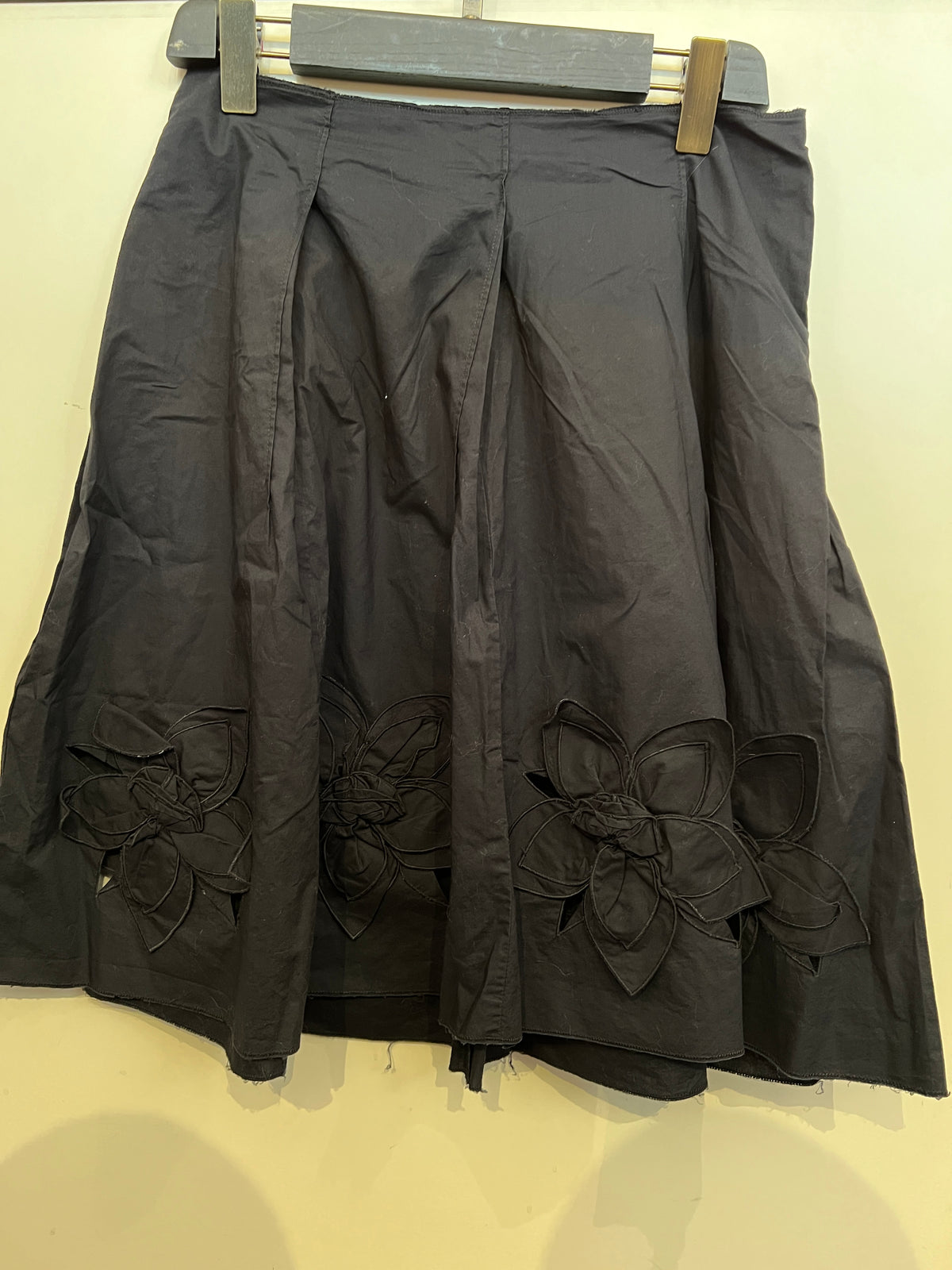 S/S 1999 Prada RUNWAY Floral Appliqué A-Line pleats Skirt Black VINTAGE IT40