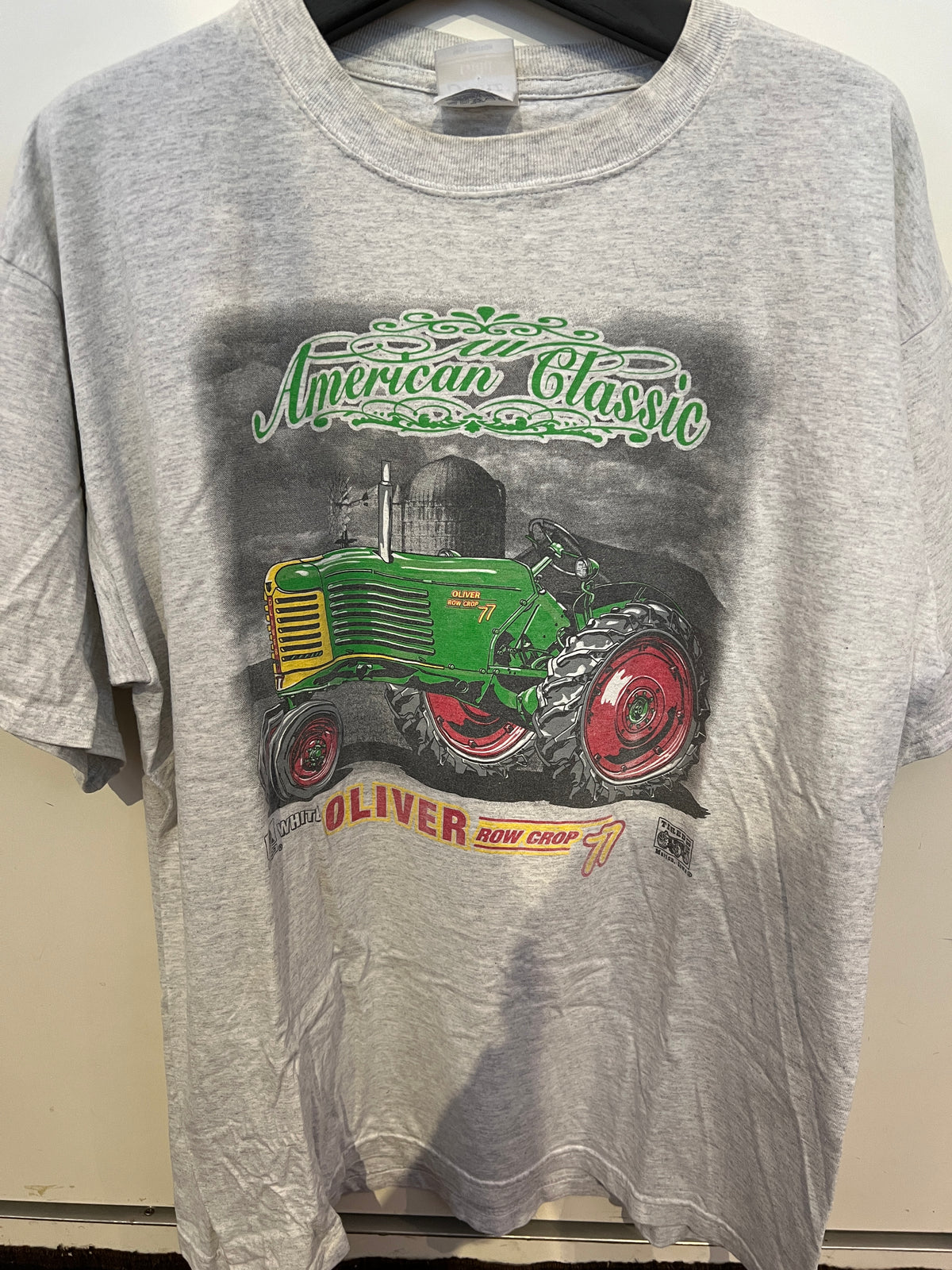 "American Classic Oliver Row Crop 77" T-Shirt in Grey -