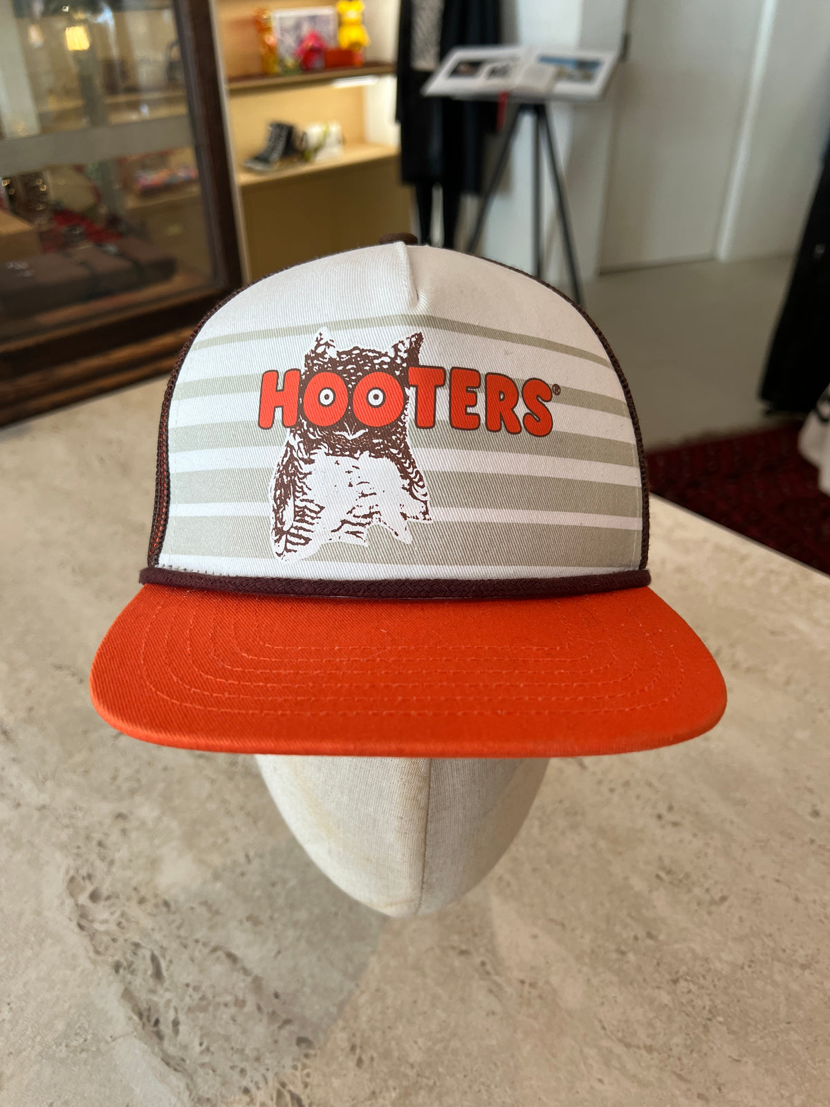 Vintage Hooters Logo Retro Mesh Trucker Cap -