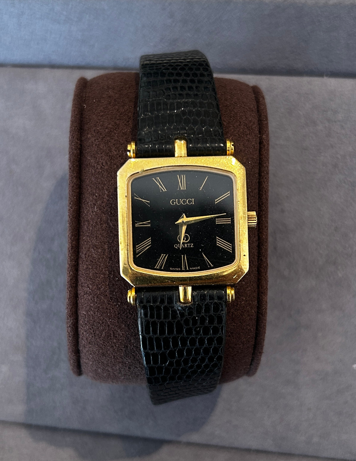 Gucci Vintage Quartz Wristwatch with Black Leather Strap